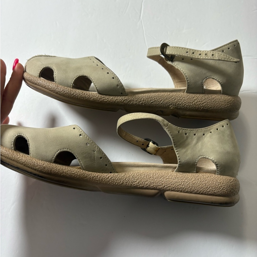 Dansko Mary Janes in Taupe Mushroom Color. Nubuck Leather, Rubber Sole. 9.5-10‎ - Picture 6 of 14